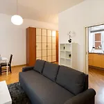 Old Two Floor Palasta Loft With River View 아파트 *