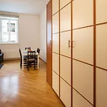 Old Two Floor Palasta Loft With River View 아파트 *