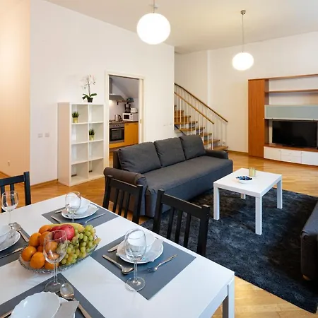 Old Two Floor Palasta Loft With River View Apartment Riga